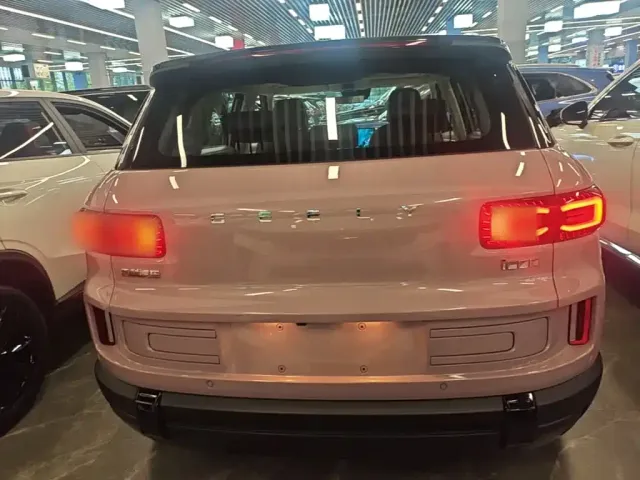 Geely ICON — Фото автомобиля 5