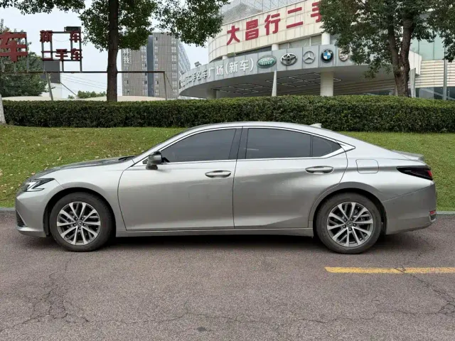 Lexus ES — Фото автомобиля 3