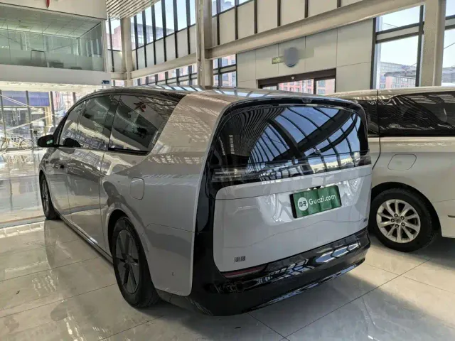 Li Auto MEGA — Фото автомобиля 4