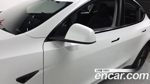 Tesla Model Y — Фото автомобиля 28