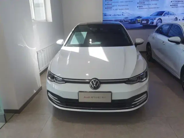 Volkswagen Golf — Фото автомобиля 2