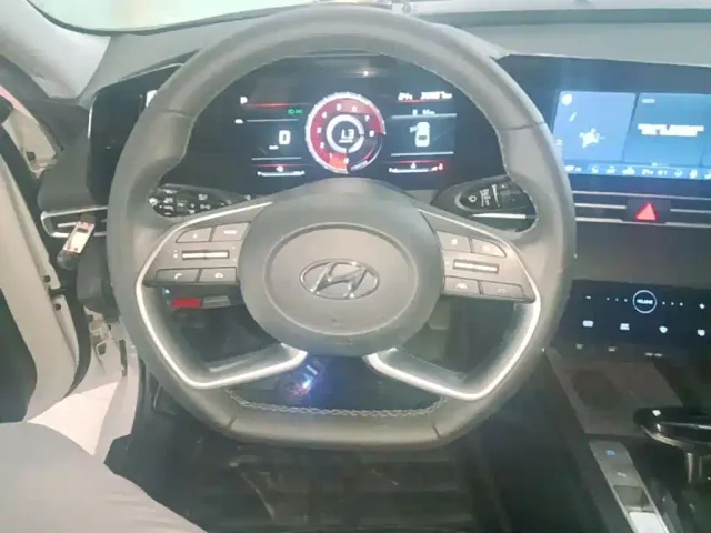 Hyundai Elantra — Фото автомобиля 10