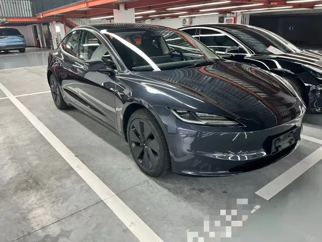 Tesla Model 3 — Фото автомобиля 3