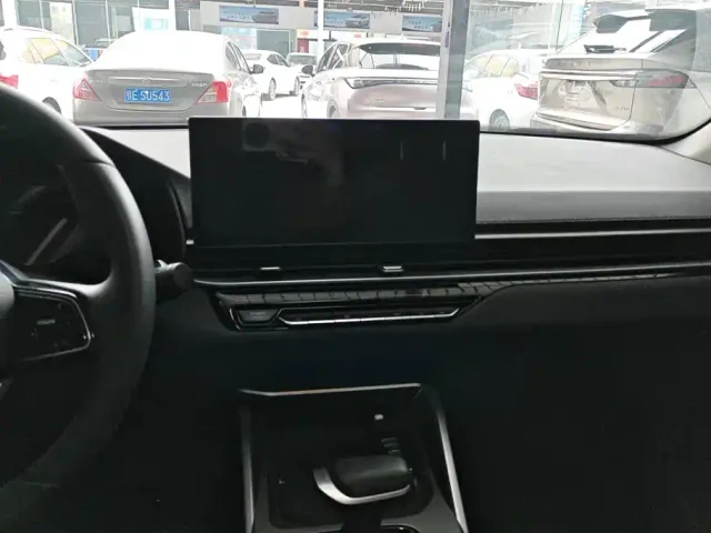 Geely Emgrand — Фото автомобиля 13