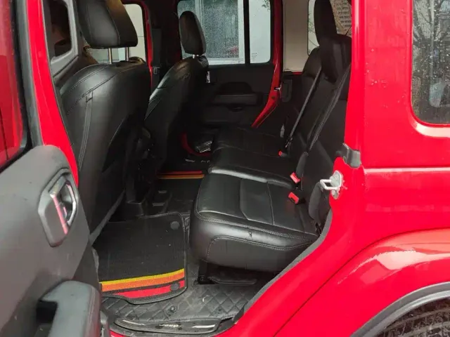 Jeep Wrangler — Фото автомобиля 11