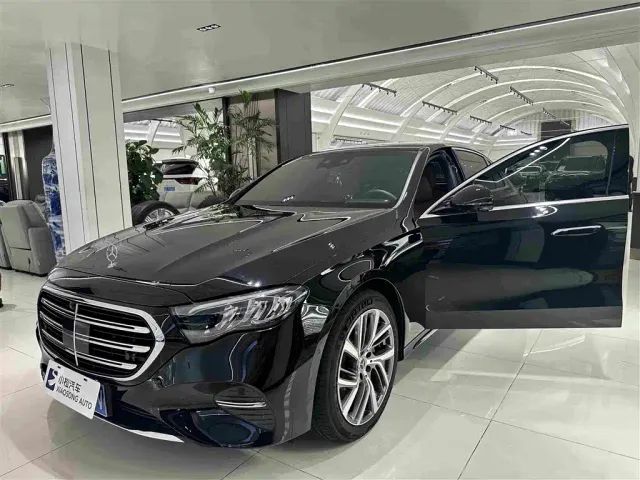 Mercedes-Benz E-Class — Фото автомобиля 5