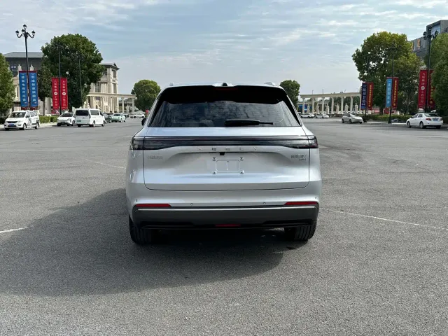Geely Galaxy Starship 7 EM-i — Фото автомобиля 6