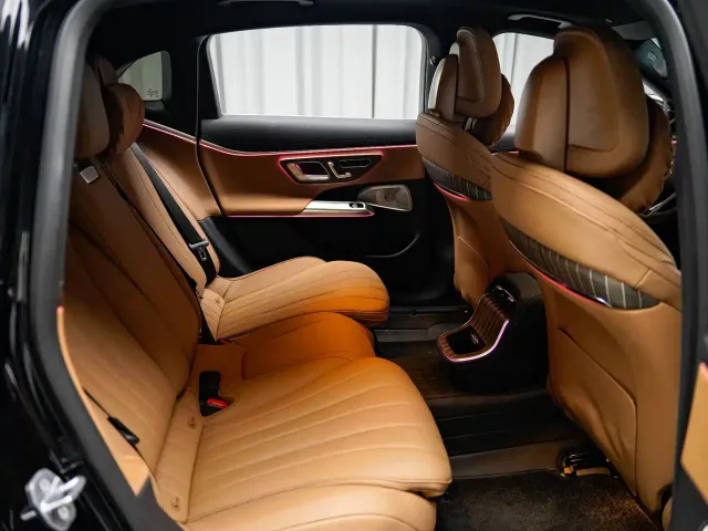 Mercedes-Benz E-Class — Фото автомобиля 13