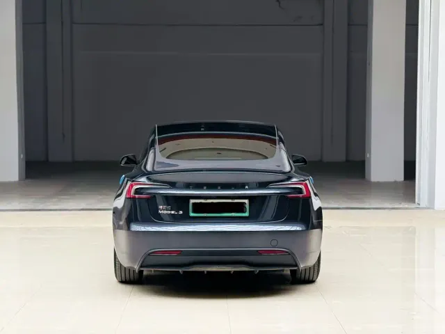 Tesla Model 3 — Фото автомобиля 9