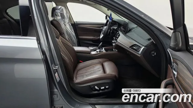 BMW 5 Series G30 — Фото автомобиля 11
