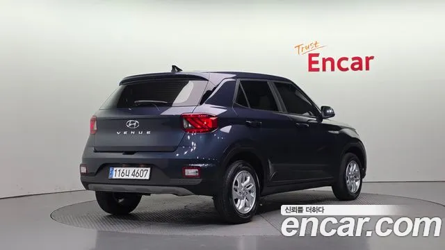 Hyundai Venue — Фото автомобиля 2
