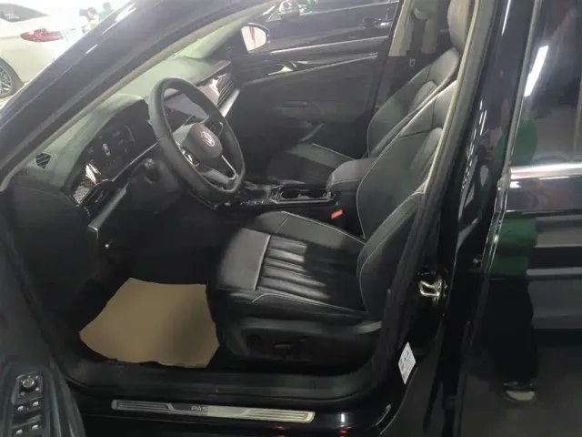 Volkswagen Passat — Фото автомобиля 14