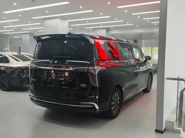 Hongqi HQ9 — Фото автомобиля 10