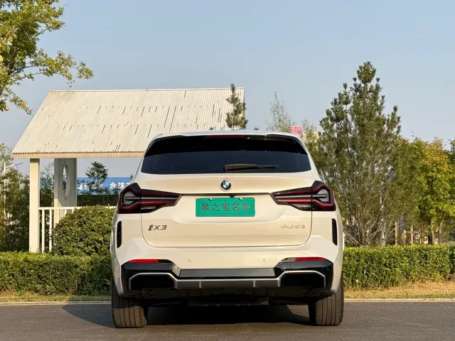 BMW iX3 — Фото автомобиля 12