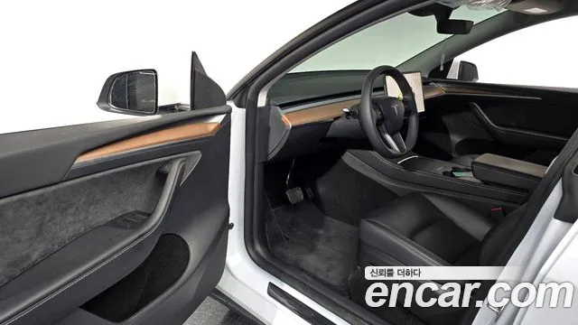 Tesla Model Y — Фото автомобиля 14