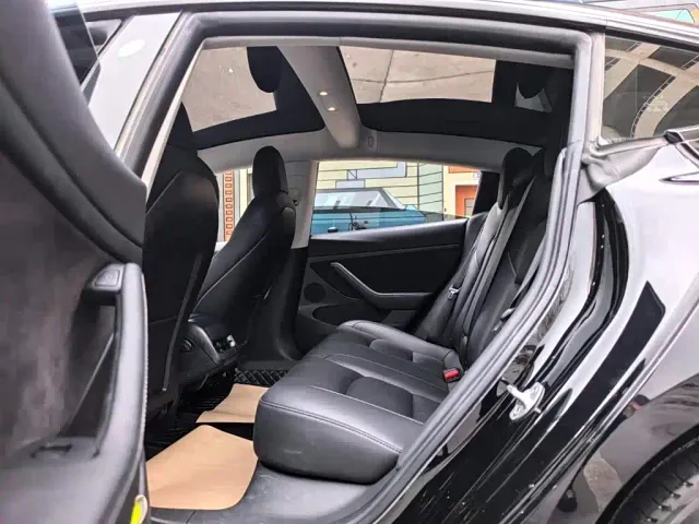 Tesla Model 3 — Фото автомобиля 6