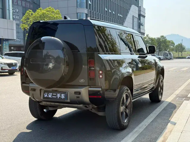 Land Rover Defender — Фото автомобиля 6