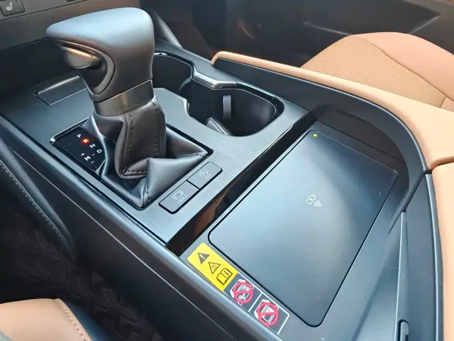 Lexus ES — Фото автомобиля 8