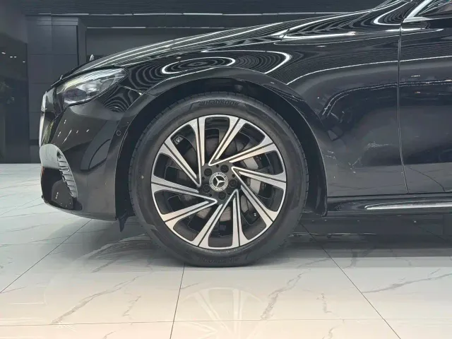 Mercedes-Benz E-Class — Фото автомобиля 11