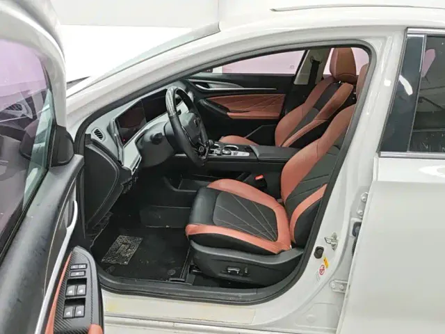 Changan Eado — Фото автомобиля 9
