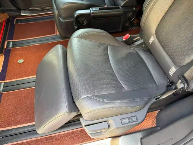 Toyota Sienna — Фото автомобиля 14