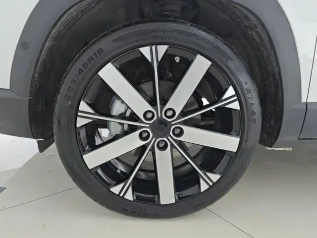 Geely ICON — Фото автомобиля 6