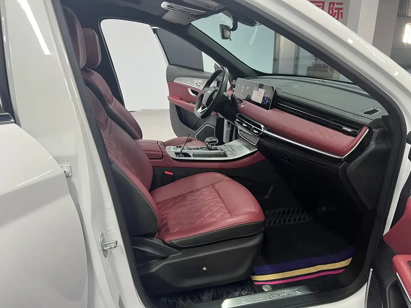 Jetour Jetour X70 PLUS 2023 1.5T DCT Warrior PLUS 7-seater — Фото автомобиля 28