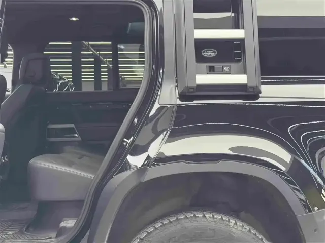 Land Rover Defender — Фото автомобиля 7