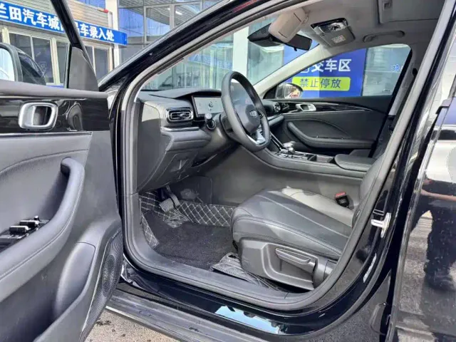 Geely Emgrand — Фото автомобиля 6