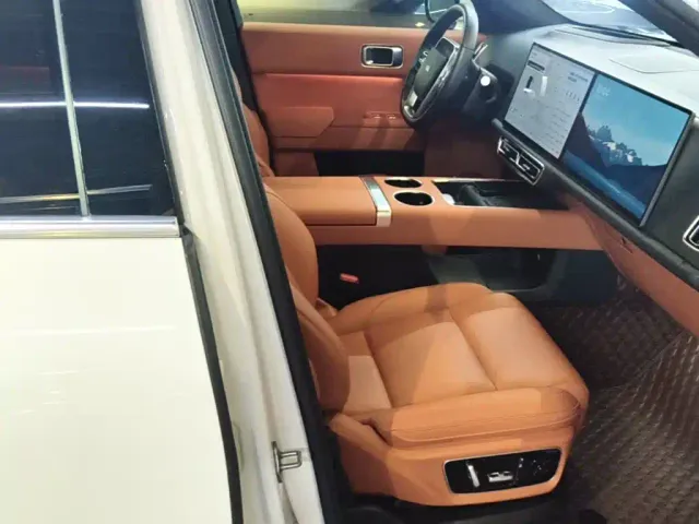 Li Auto L7 — Фото автомобиля 24
