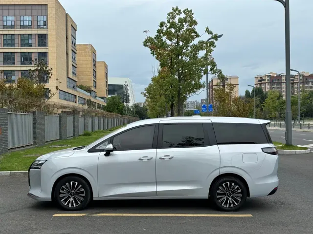 Wuling Starlight 730 — Фото автомобиля 15
