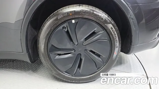 Tesla Model Y — Фото автомобиля 5