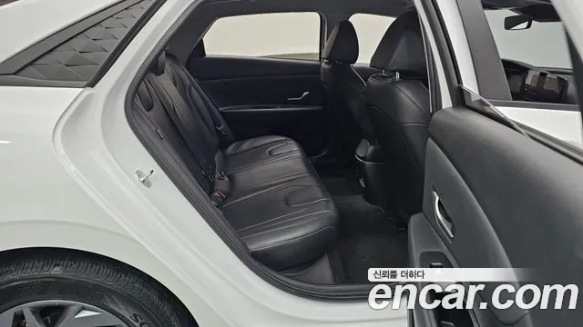Hyundai Avante CN7 — Фото автомобиля 12