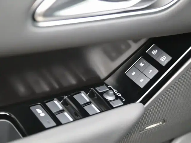 Land Rover Range Rover Velar — Фото автомобиля 11
