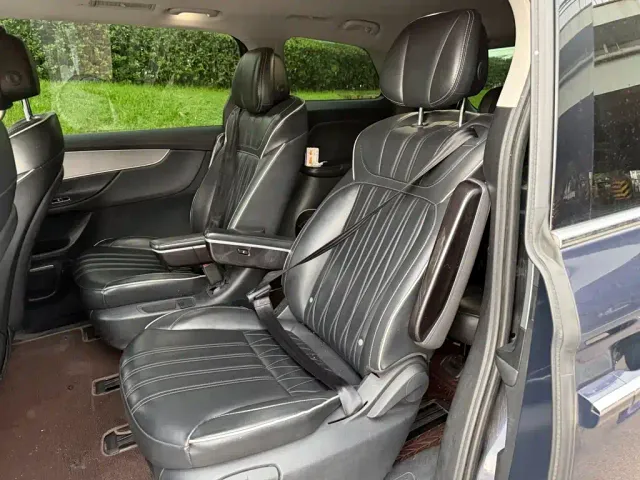 Roewe iMAX8 — Фото автомобиля 11