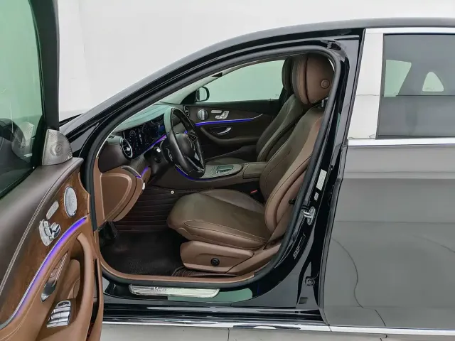 Mercedes-Benz E-Class — Фото автомобиля 11