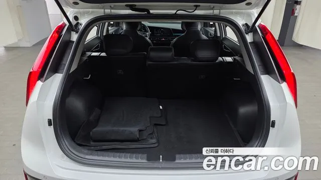 Kia Niro — Фото автомобиля 16