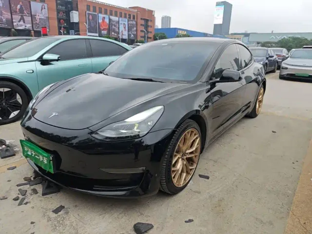 Фотография автомобиля — Tesla Model 3
