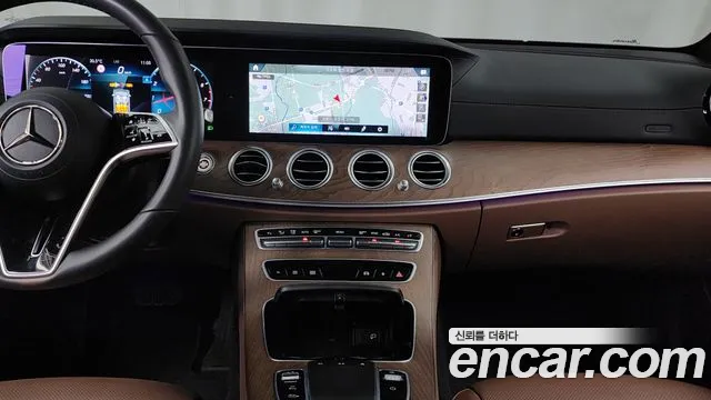 Mercedes-Benz E-Class — Фото автомобиля 12