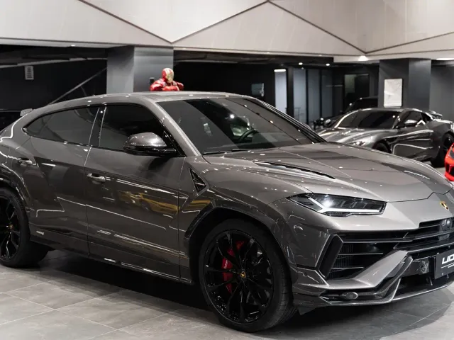 Lamborghini Urus — Фото автомобиля 14