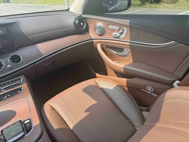 Mercedes-Benz Mercedes-Benz E-Class 2023 E 300 L Fashion — Фото автомобиля 10