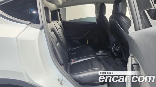 Tesla Model Y — Фото автомобиля 11