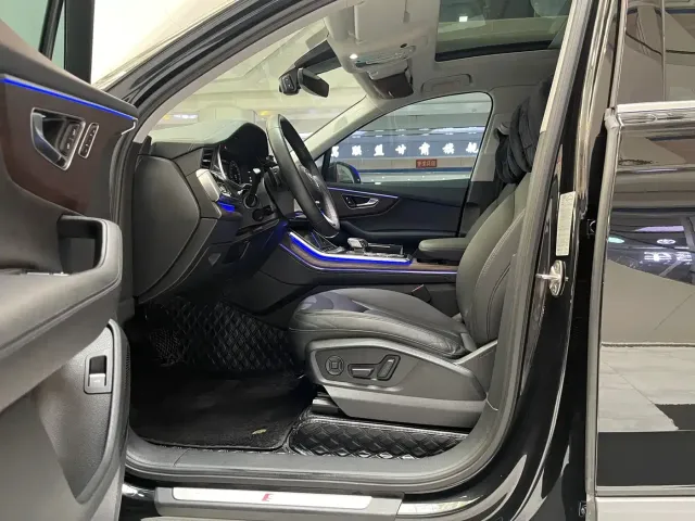 Audi Q7 — Фото автомобиля 7