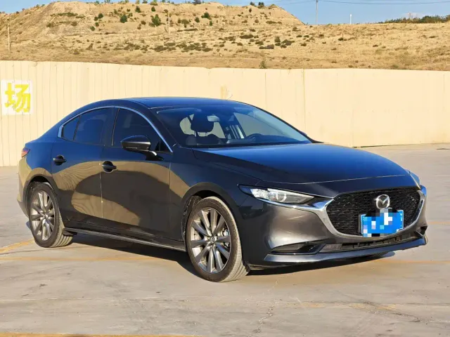 Mazda Axela — Фото автомобиля 3