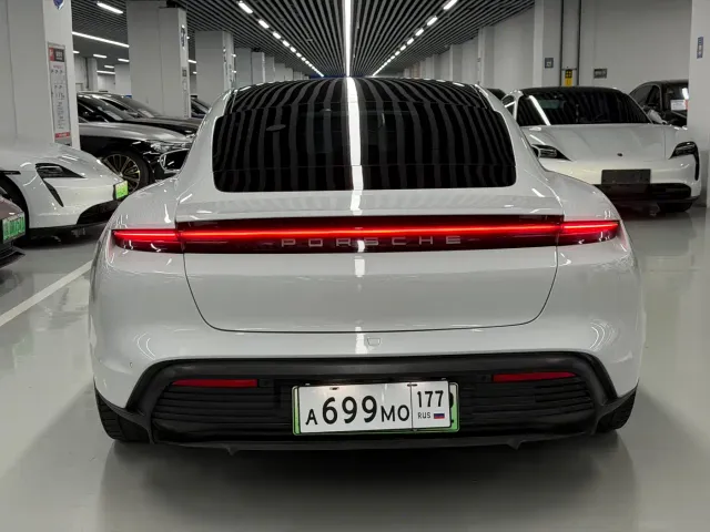 Porsche Taycan — Фото автомобиля 6
