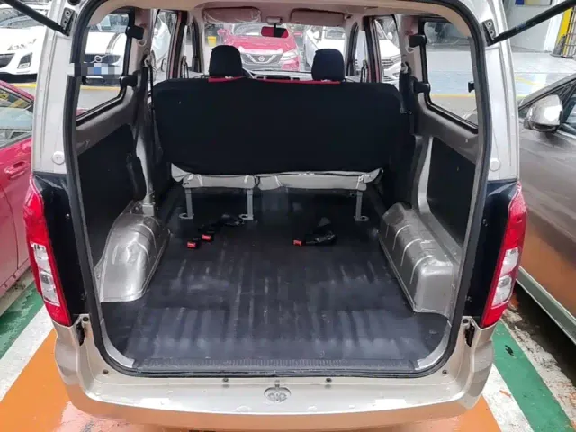 Wuling Hongguang V — Фото автомобиля 18