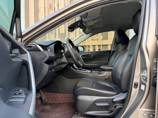Toyota RAV4 — Фото автомобиля 11