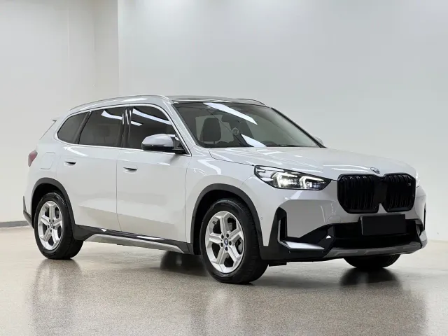 BMW iX1 — Фото автомобиля 3