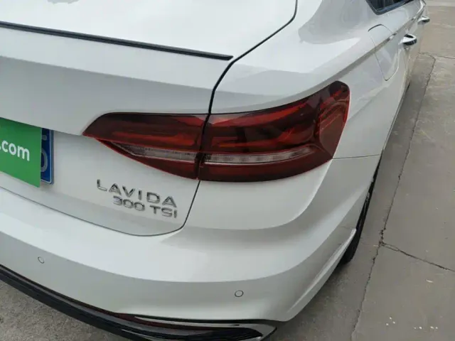 Volkswagen Lavida — Фото автомобиля 7