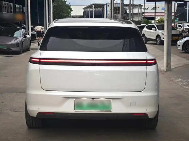 Li Auto L7 — Фото автомобиля 5